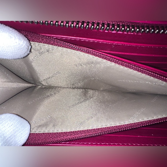 NWT RARE BURBERRY Embossed Patent Raspberry Sorbet Zippy Wallet (Price is Firm!) - Picture 7 of 13